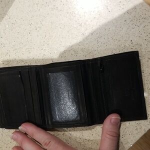 Men's leather trifold wallet w/zipper area and many slide in pockets.